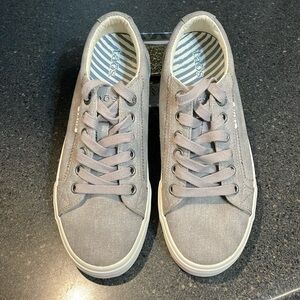 Taos Plim Soul Sneaker Size 6.5